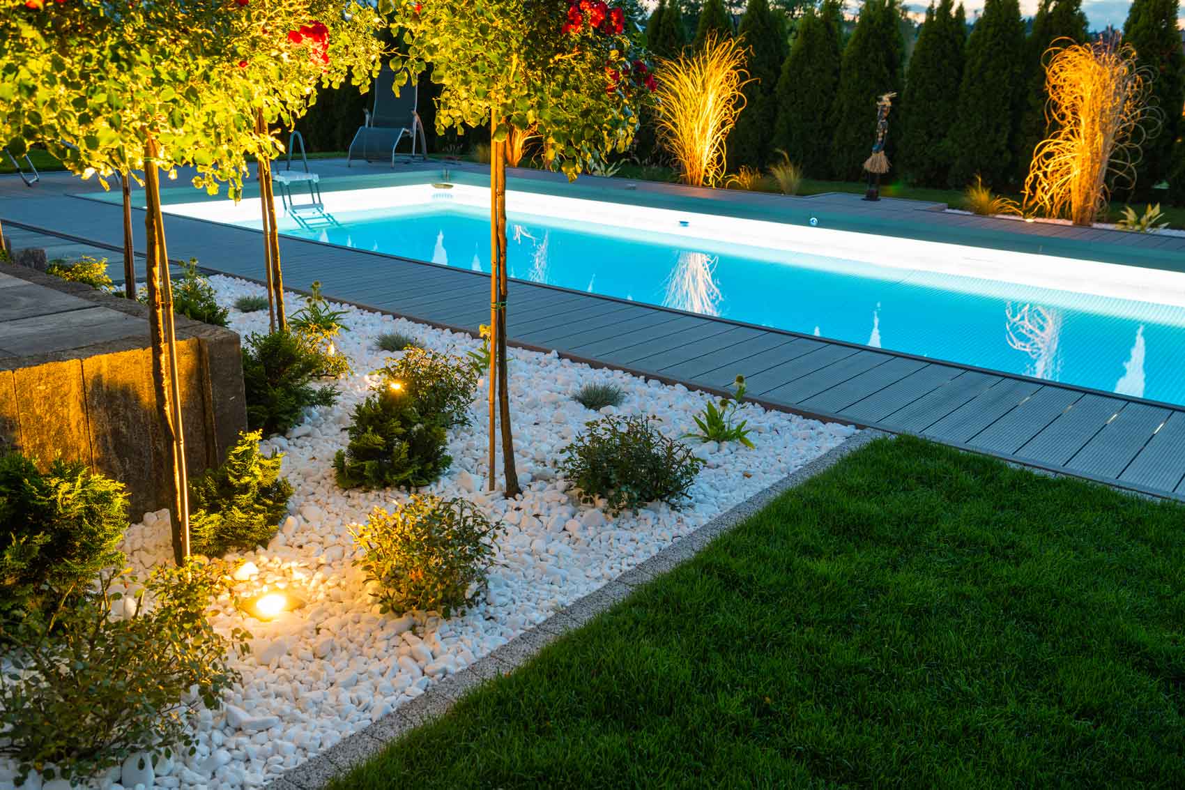 Piscine bleue rénovée